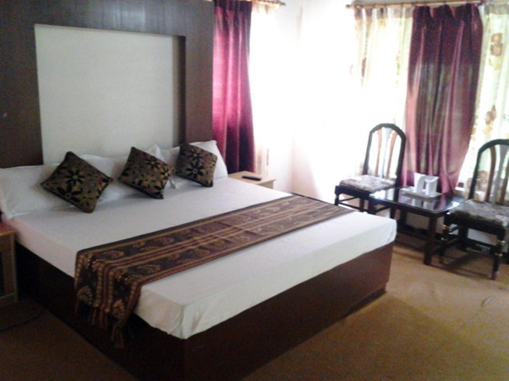 Hotel Arsh International Nainital Esterno foto