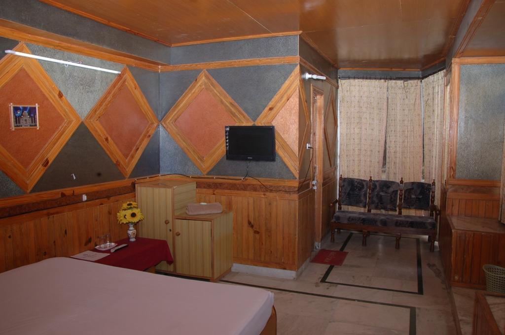 Hotel Arsh International Nainital Esterno foto