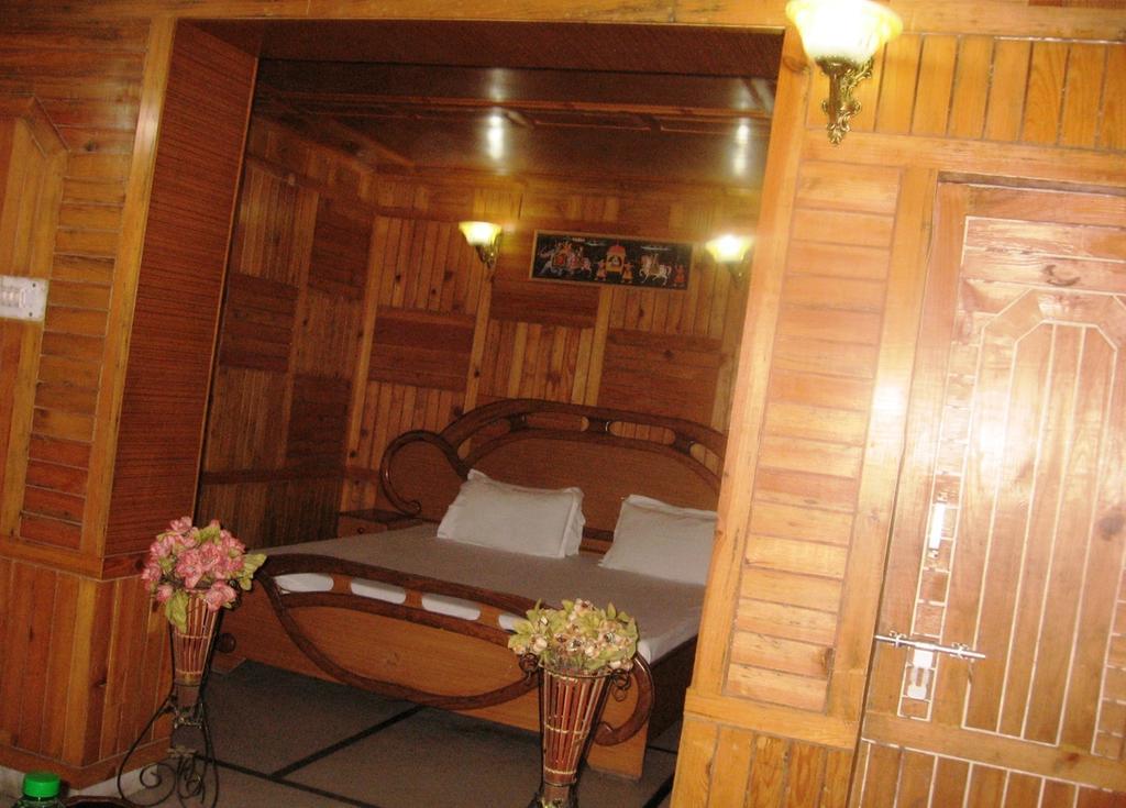 Hotel Arsh International Nainital Esterno foto