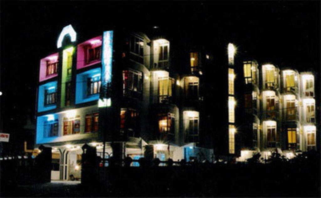 Hotel Arsh International Nainital Esterno foto
